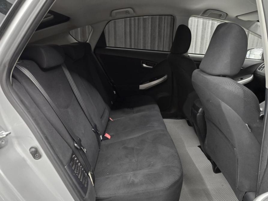 Toyota Prius III Рестайлинг (XW30) Красноярск  - изображение 16
