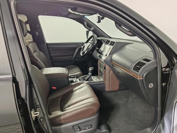 Toyota Land Cruiser Prado 150 Series Рестайлинг 3 с пробегом 2021 года, цена 6 449 000 рублей, 98884 км, внедорожник, Автокод Объявления