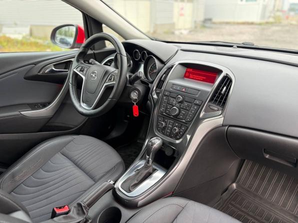 Opel Astra J Рестайлинг с пробегом 2013 года, цена 720 000 рублей, 146000 км, хэтчбек, Автокод Объявления