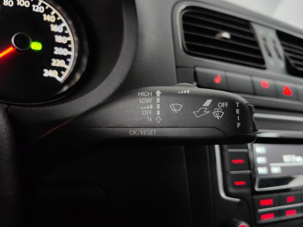 Volkswagen Polo V Рестайлинг с пробегом 2017 года, цена 1 398 000 рублей, 49000 км, седан, Автокод Объявления