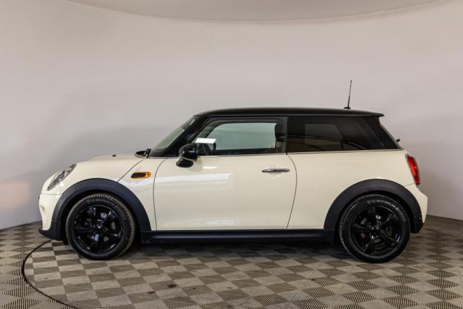 Mini Hatch III (F55/F56) с пробегом 2017 года, цена 1 649 000 рублей, 67652 км, хэтчбек, Автокод Объявления