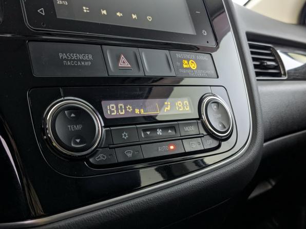 Mitsubishi Outlander III Рестайлинг 2 с пробегом 2015 года, цена 1 735 000 рублей, 158255 км, внедорожник, Автокод Объявления