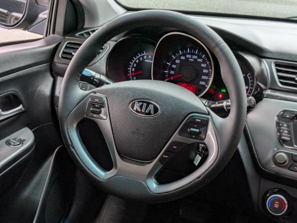 Kia Rio III Рестайлинг с пробегом 2016 года, цена 960 000 рублей, 111280 км, седан, Автокод Объявления