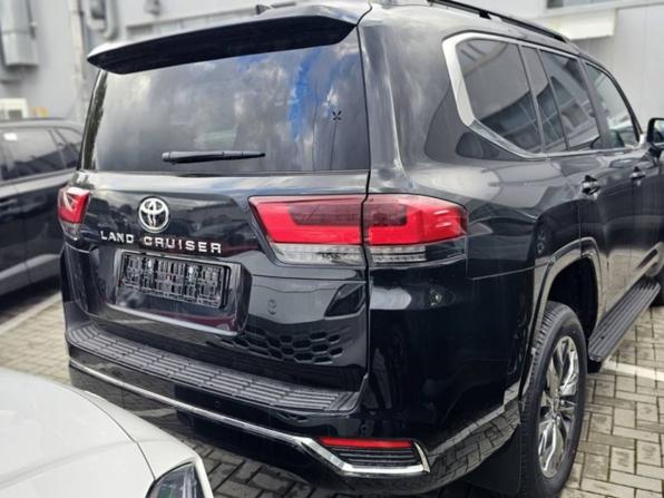Toyota Land Cruiser 300 Series с пробегом 2026 года, цена 15 450 000 рублей, 15 км, внедорожник, Автокод Объявления