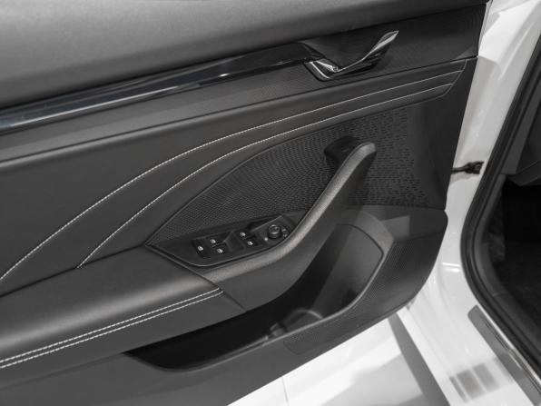 Skoda Octavia IV (A8) с пробегом 2022 года, цена 2 690 000 рублей, 45674 км, лифтбек, Автокод Объявления