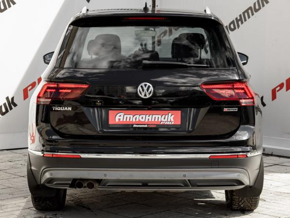Volkswagen Tiguan II с пробегом 2018 года, цена 2 565 000 рублей, 100288 км, внедорожник, Автокод Объявления