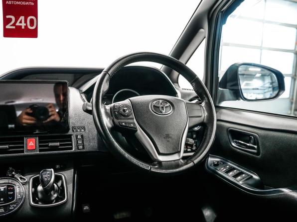 Toyota Voxy III (R80) с пробегом 2014 года, цена 1 689 000 рублей, 148352 км, минивэн, Автокод Объявления