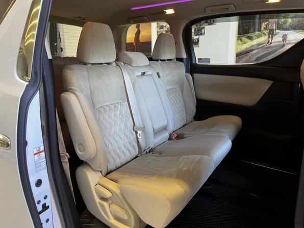 Toyota Vellfire II Рестайлинг с пробегом 2019 года, цена 3 620 000 рублей, 190000 км, минивэн, Автокод Объявления