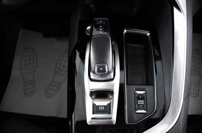 Peugeot 3008 II Рестайлинг с пробегом 2021 года, цена 2 429 000 рублей, 90325 км, внедорожник, Автокод Объявления