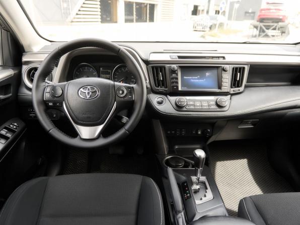 Toyota RAV4 IV (XA40) Рестайлинг с пробегом 2018 года, цена 2 548 000 рублей, 132000 км, внедорожник, Автокод Объявления