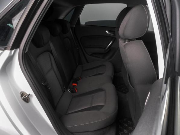 Audi A1 I (8X) с пробегом 2012 года, цена 950 000 рублей, 100429 км, хэтчбек, Автокод Объявления