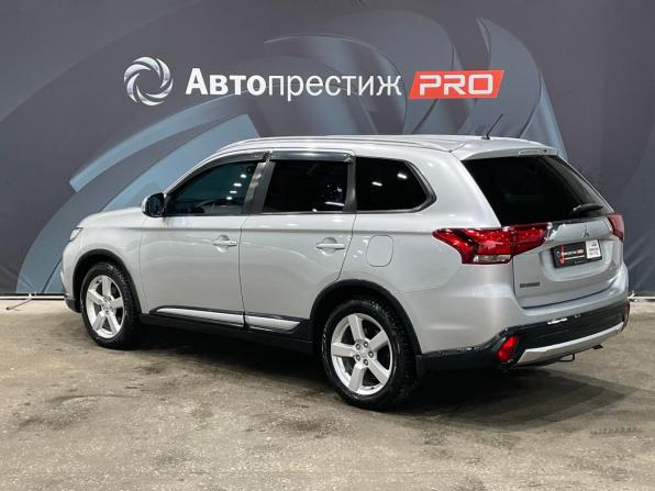 Mitsubishi Outlander III Рестайлинг 2 с пробегом 2015 года, цена 1 498 000 рублей, 237192 км, внедорожник, Автокод Объявления