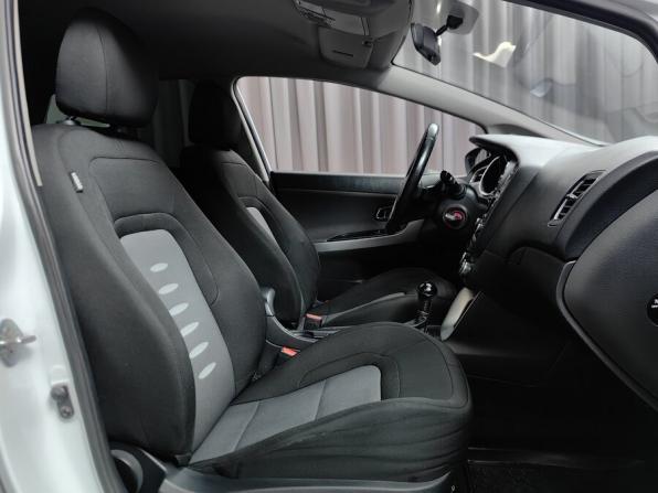Kia Ceed II с пробегом 2013 года, цена 1 049 000 рублей, 181148 км, хэтчбек, Автокод Объявления
