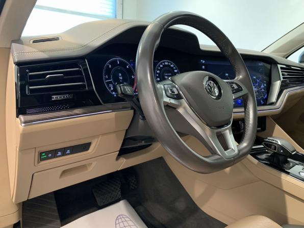 Volkswagen Touareg III с пробегом 2019 года, цена 4 169 000 рублей, 176023 км, внедорожник, Автокод Объявления