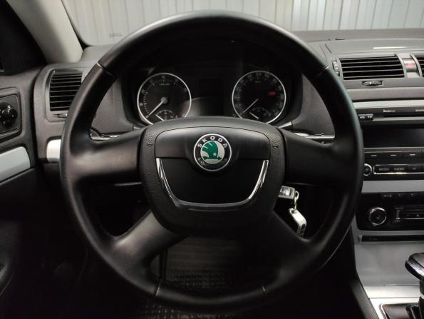 Skoda Octavia II (A5) Рестайлинг с пробегом 2011 года, цена 795 000 рублей, 127750 км, лифтбек, Автокод Объявления