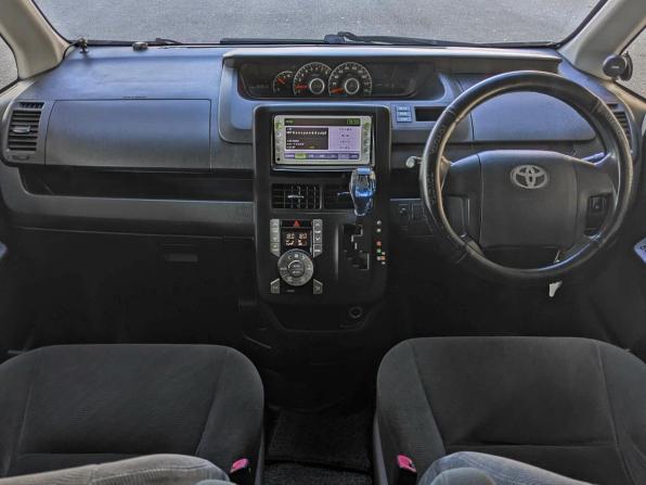 Toyota Noah II (R70) с пробегом 2012 года, цена 1 699 900 рублей, 269000 км, минивэн, Автокод Объявления