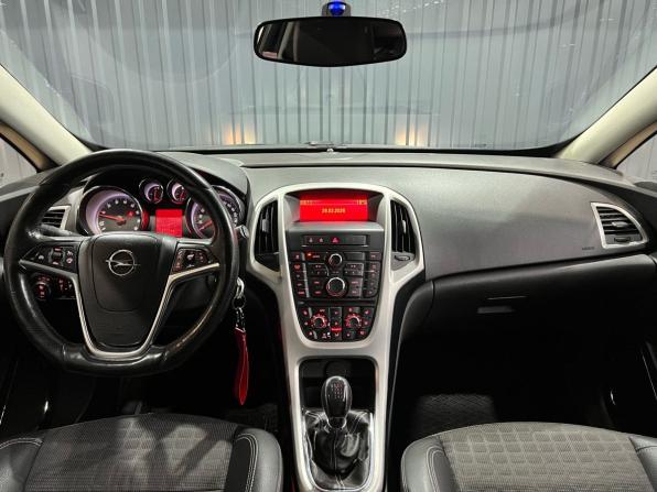 Opel Astra J Рестайлинг с пробегом 2012 года, цена 779 900 рублей, 180000 км, хэтчбек, Автокод Объявления
