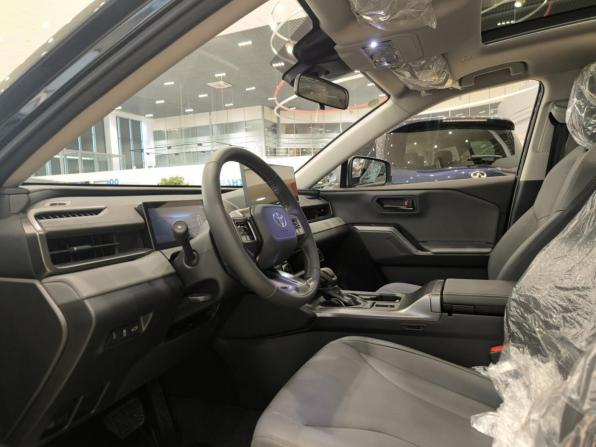 Toyota RAV4 VI (XA60) с пробегом 2026 года, цена 4 250 000 рублей, 21 км, внедорожник, Автокод Объявления