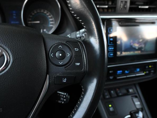 Toyota Auris II Рестайлинг с пробегом 2018 года, цена 1 789 000 рублей, 105080 км, хэтчбек, Автокод Объявления
