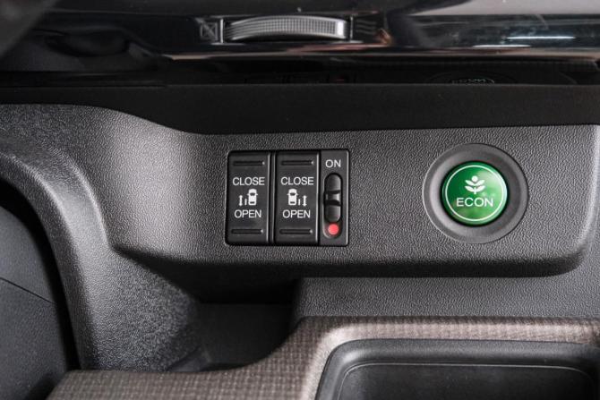 Honda Stepwgn V Рестайлинг с пробегом 2021 года, цена 2 339 000 рублей, 86730 км, минивэн, Автокод Объявления