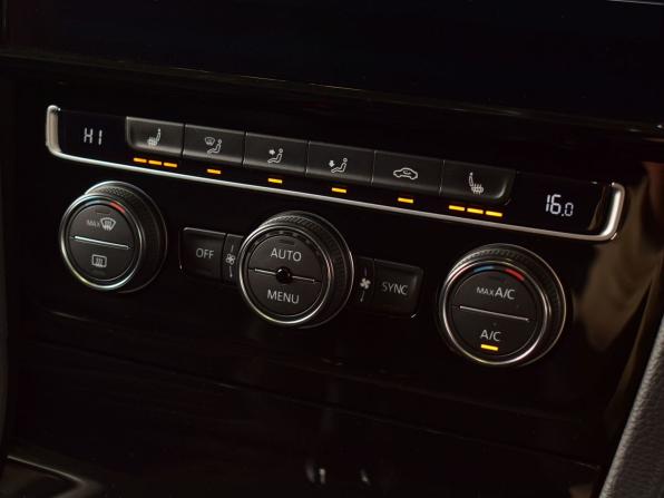 Volkswagen Golf VII Рестайлинг с пробегом 2020 года, цена 1 805 997 рублей, 60394 км, хэтчбек, Автокод Объявления