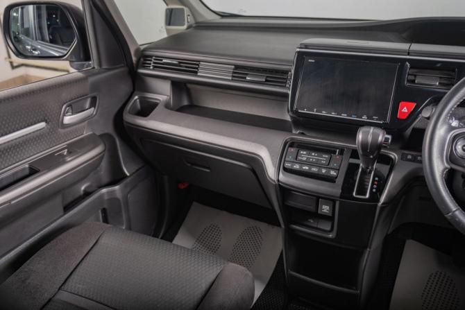 Honda Stepwgn V Рестайлинг с пробегом 2019 года, цена 2 599 000 рублей, 55000 км, минивэн, Автокод Объявления