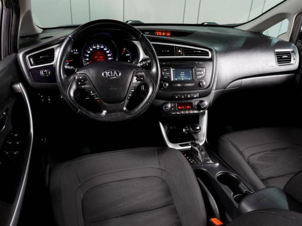 Kia Ceed II Рестайлинг с пробегом 2017 года, цена 1 369 000 рублей, 141592 км, хэтчбек, Автокод Объявления