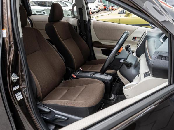 Toyota Sienta II с пробегом 2015 года, цена 1 525 000 рублей, 39767 км, компактвэн, Автокод Объявления