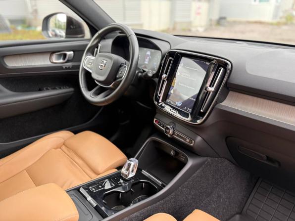 Volvo XC40 I с пробегом 2018 года, цена 2 895 000 рублей, 93000 км, внедорожник, Автокод Объявления