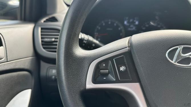 Hyundai Solaris I Рестайлинг с пробегом 2015 года, цена 850 000 рублей, 134000 км, хэтчбек, Автокод Объявления