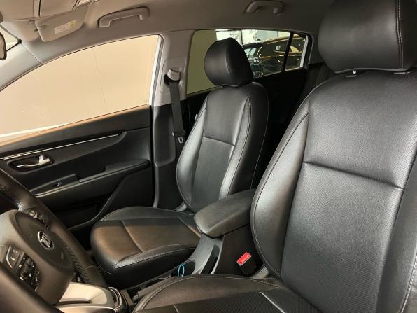 Kia Rio IV с пробегом 2018 года, цена 1 649 000 рублей, 50812 км, хэтчбек, Автокод Объявления