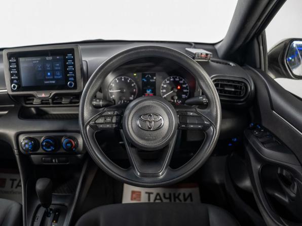 Toyota Yaris IV с пробегом 2021 года, цена 1 070 500 рублей, 100650 км, хэтчбек, Автокод Объявления