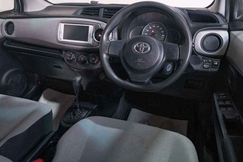 Toyota Vitz III (XP130) Томск  - изображение 9