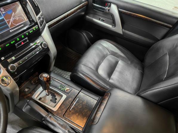 Toyota Land Cruiser 200 Series Рестайлинг 1 с пробегом 2012 года, цена 4 250 000 рублей, 200000 км, внедорожник, Автокод Объявления
