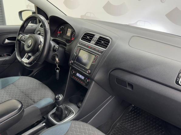 Volkswagen Polo V Рестайлинг с пробегом 2019 года, цена 1 449 000 рублей, 129812 км, седан, Автокод Объявления