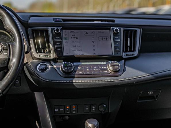 Toyota RAV4 IV (XA40) Рестайлинг с пробегом 2018 года, цена 1 830 000 рублей, 261975 км, внедорожник, Автокод Объявления