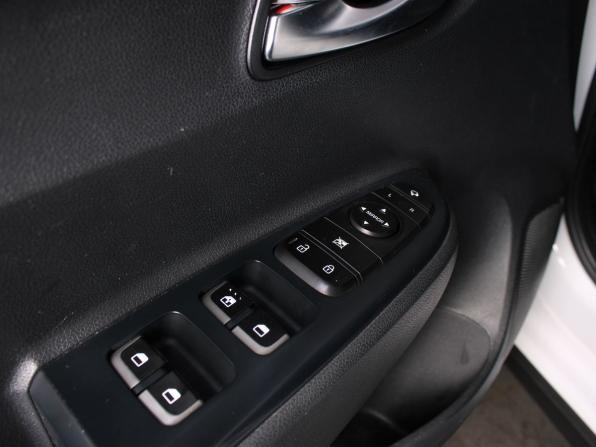 Kia Rio IV Рестайлинг с пробегом 2021 года, цена 1 760 000 рублей, 102000 км, хэтчбек, Автокод Объявления