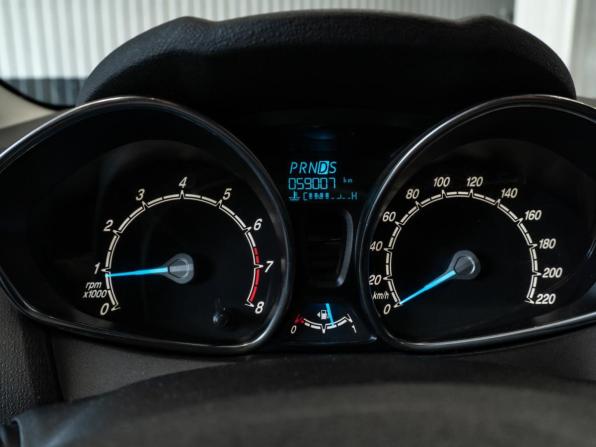 Ford Fiesta Mk6 Рестайлинг с пробегом 2015 года, цена 990 000 рублей, 59007 км, хэтчбек, Автокод Объявления