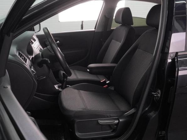 Volkswagen Polo V с пробегом 2013 года, цена 899 000 рублей, 140854 км, седан, Автокод Объявления