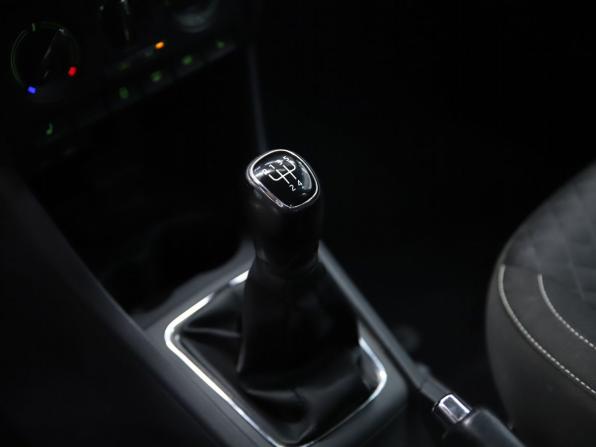 Skoda Rapid I Рестайлинг с пробегом 2017 года, цена 990 000 рублей, 237711 км, лифтбек, Автокод Объявления