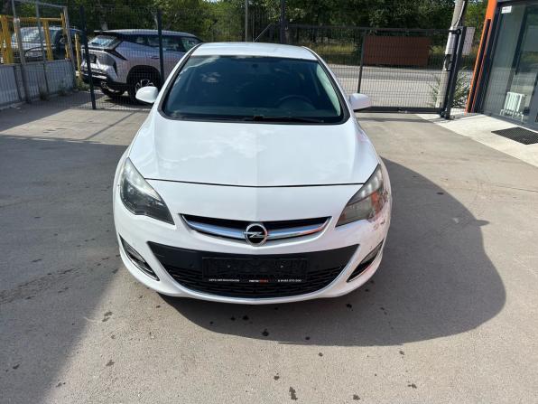 Opel Astra J Рестайлинг с пробегом 2015 года, цена 669 900 рублей, 195000 км, седан, Автокод Объявления