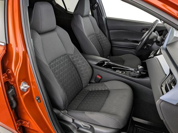 Toyota C-HR I Рестайлинг с пробегом 2021 года, цена 2 550 000 рублей, 56106 км, внедорожник, Автокод Объявления