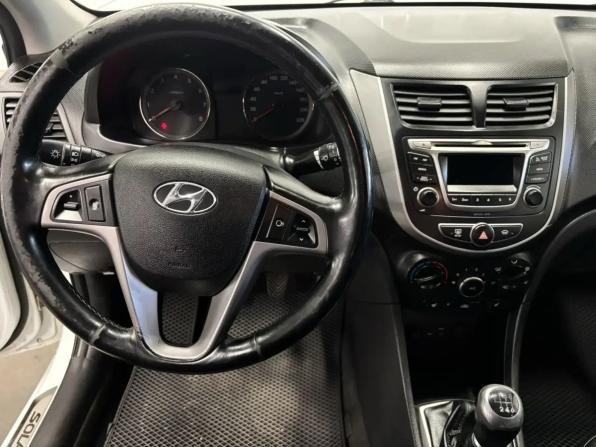 Hyundai Solaris I Рестайлинг с пробегом 2015 года, цена 777 000 рублей, 214791 км, седан, Автокод Объявления