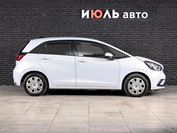 Honda Fit IV с пробегом 2021 года, цена 1 300 000 рублей, 97091 км, хэтчбек, Автокод Объявления