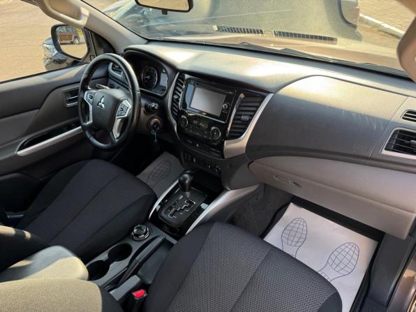 Mitsubishi L200 V с пробегом 2017 года, цена 2 320 000 рублей, 135802 км, пикап, Автокод Объявления