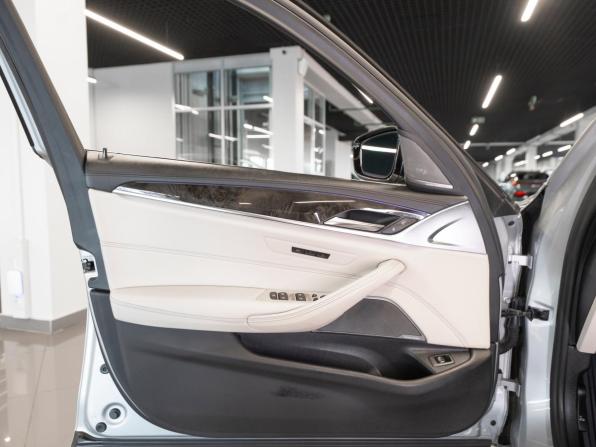BMW 5 серии VII (G30/G31/G38) с пробегом 2018 года, цена 3 090 000 рублей, 152588 км, седан, Автокод Объявления