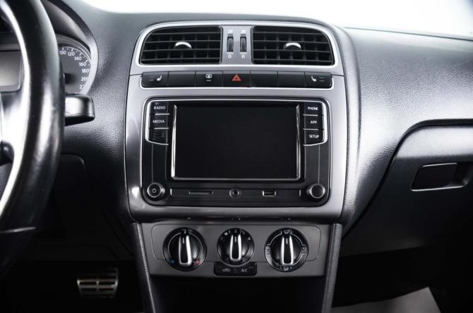 Volkswagen Polo V Рестайлинг с пробегом 2018 года, цена 1 359 000 рублей, 90226 км, седан, Автокод Объявления