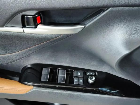 Toyota Camry VIII (XV70) Рестайлинг с пробегом 2022 года, цена 2 790 000 рублей, 162950 км, седан, Автокод Объявления