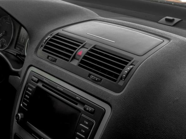 Skoda Octavia II (A5) Рестайлинг с пробегом 2012 года, цена 789 900 рублей, 175000 км, лифтбек, Автокод Объявления