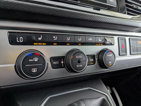 Volkswagen Multivan T6 Рестайлинг с пробегом 2021 года, цена 5 350 000 рублей, 94113 км, минивэн, Автокод Объявления